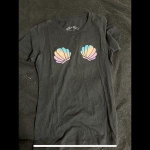 Seashell feedmefightme Women’s Tee